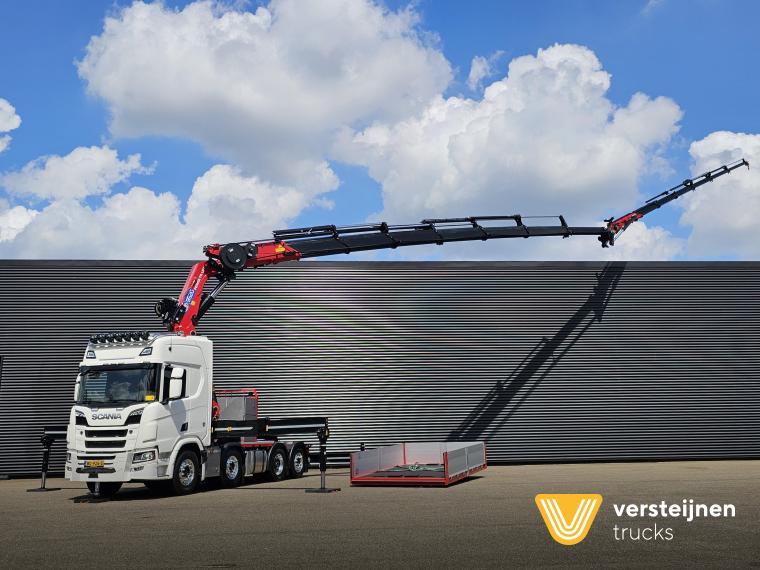 Scania R590 V8 8x2 / HMF 9520 CRANE - JIB - WINCH / TRACTOR